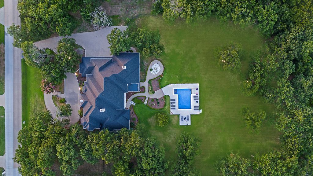 Renovated tour 18 estate luxury living with 2 acres of golf course serenity for 2399000 32