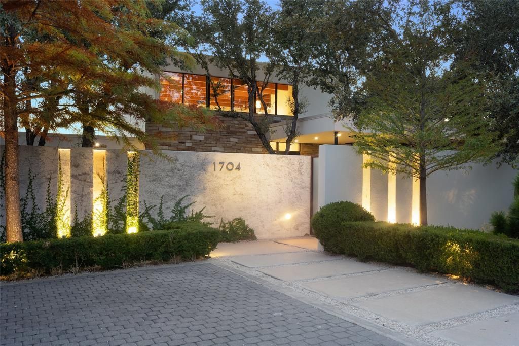 Stunning contemporary home gallery aesthetic meets cutting edge technology for 6. 25 million 3