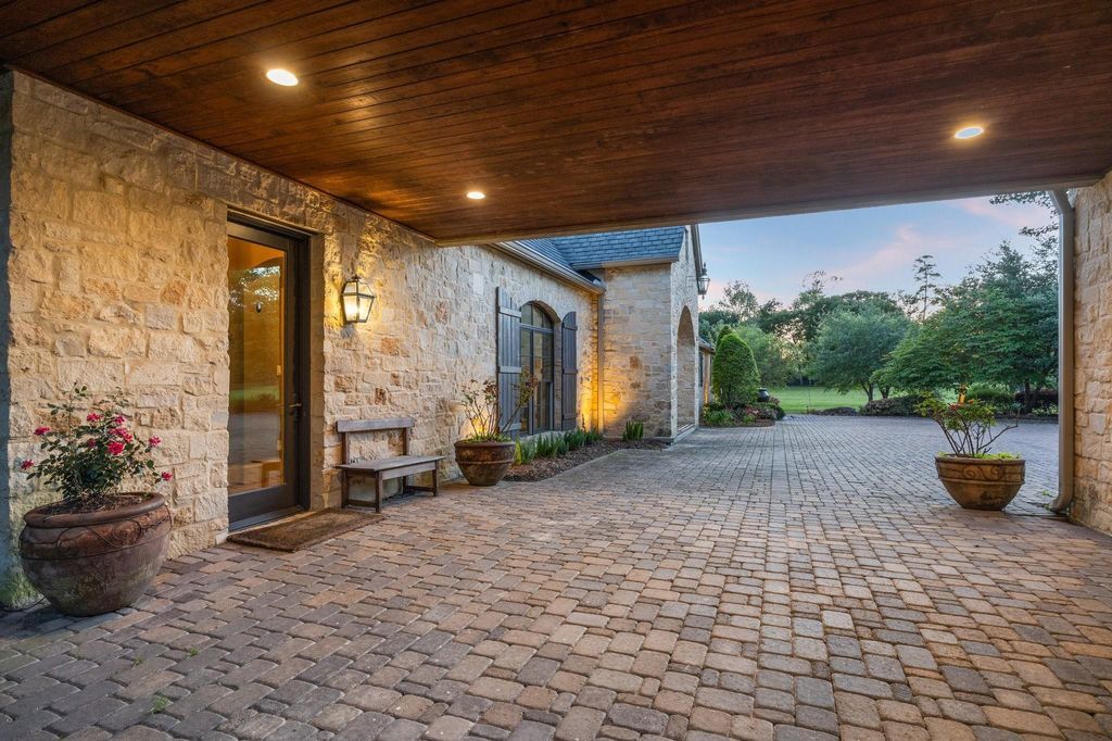 Stunning entertainers dream home on 12 acres listed for 2. 95 million 38