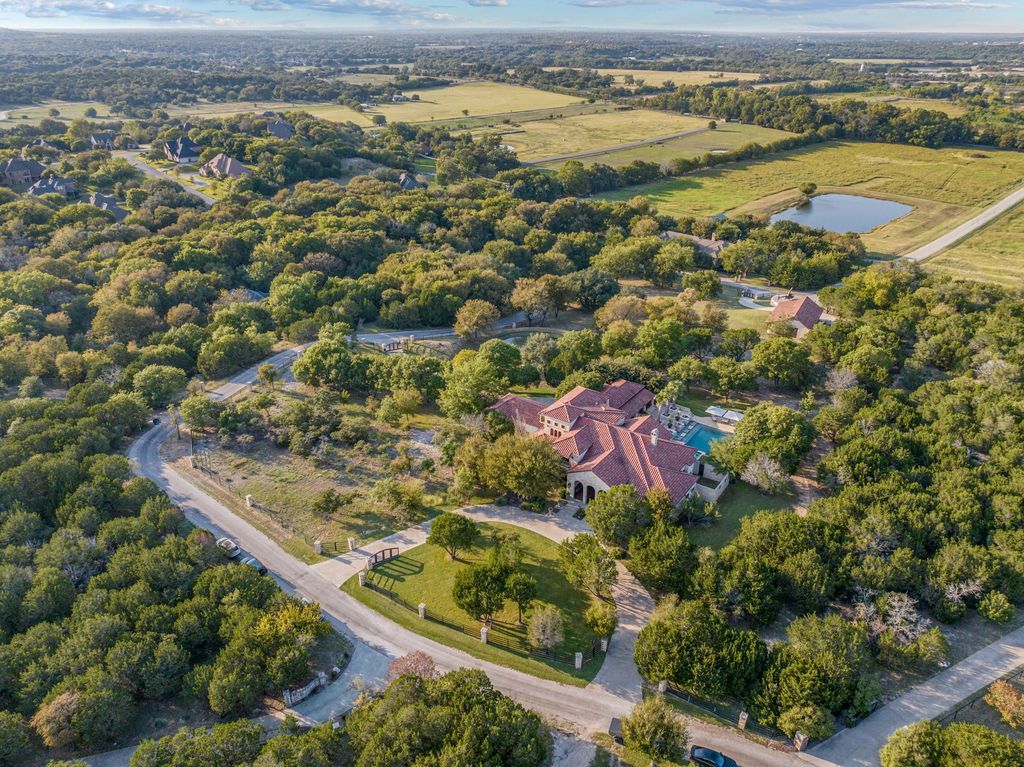 Breathtaking bluff top estate on 5 acres of private land asking 4999000 1