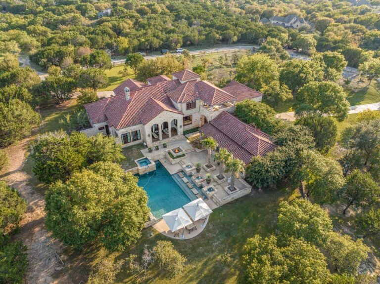 Breathtaking Bluff-Top Estate on 5 Acres of Private Land, Asking $4,999,000