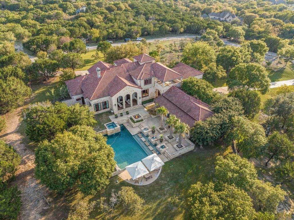 Breathtaking bluff top estate on 5 acres of private land asking 4999000 37