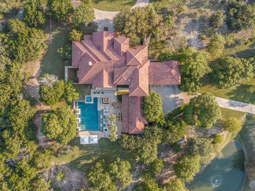 Breathtaking bluff top estate on 5 acres of private land asking 4999000 38