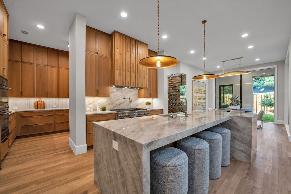 Elegant mid century style estate with clean lines and modern amenities asking 4. 395 million 15