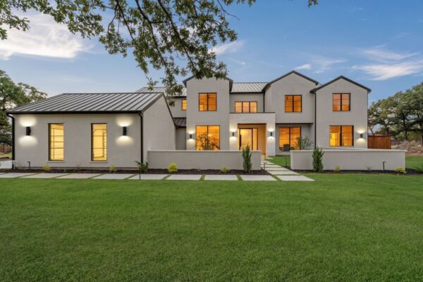 Stunning East-Facing New Build by Calais Custom Homes Hits the Market for $4.699 Million