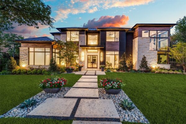 Stunning Modern Luxury Retreat on 1.45-Acre Treed Lot in Hill Country, Available for $4.89 Million