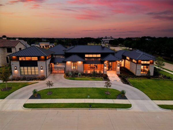 Timeless Modern Luxury in Colleyville’s Prestigious Oak Alley, Listed at $3.99 Million