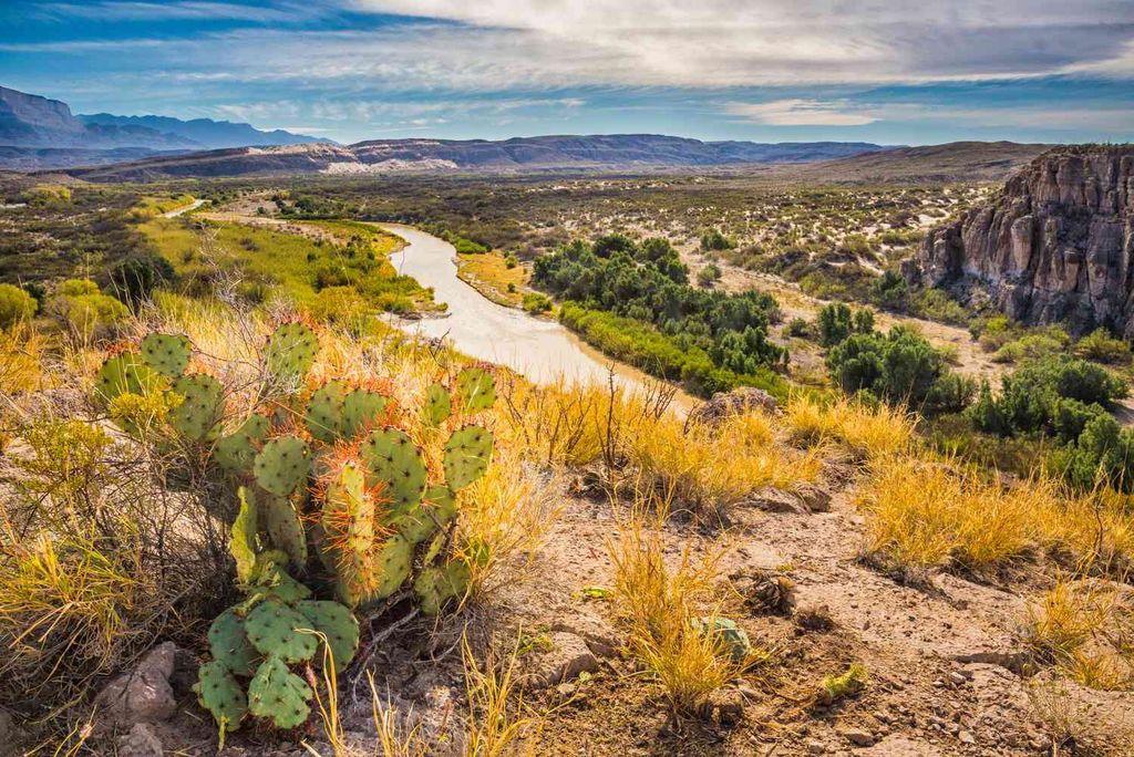 View of rio grande from castelon 641381978 61cdd04ad08e43a5aba4bff16450fedf result