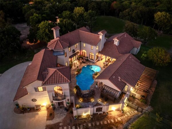 A Taste of Tuscany: Extraordinary $3.395M Horse Property in Exclusive Texas Community