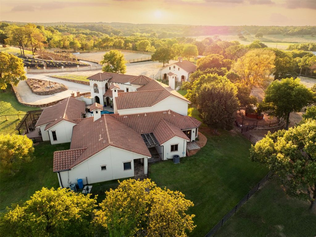 A taste of tuscany extraordinary 3. 395m horse property in exclusive texas community 2