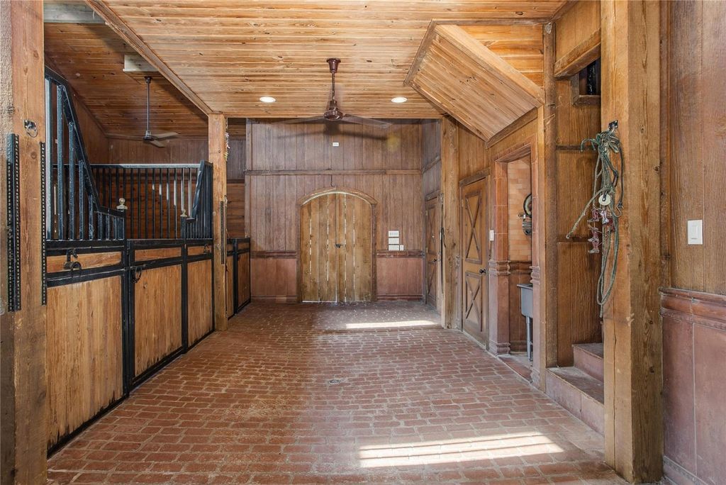 A taste of tuscany extraordinary 3. 395m horse property in exclusive texas community 5