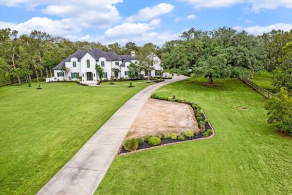 Entertainer’s Dream: Gorgeous Home in Missouri City with Open Layout, Now on the Market for $2.2 Million