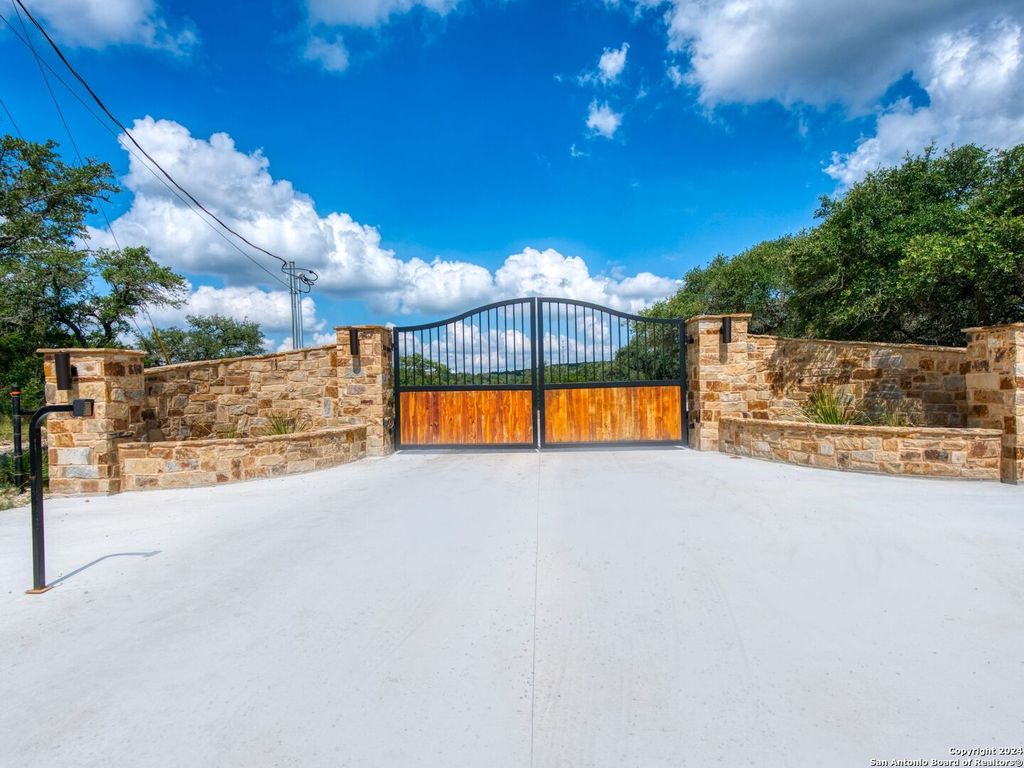 Scenic splendor expansive property with rolling hills and views for 4. 75 million 5