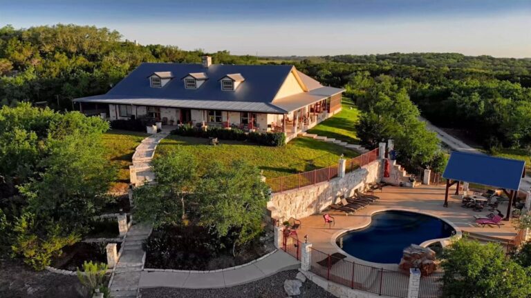 Luxurious vacation rentals in Texas: Private villas in Hill Country and by the lakes