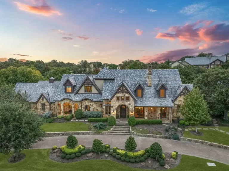 Exceptional $6.999M Simmons Estates Property Offering Luxury and Recreation