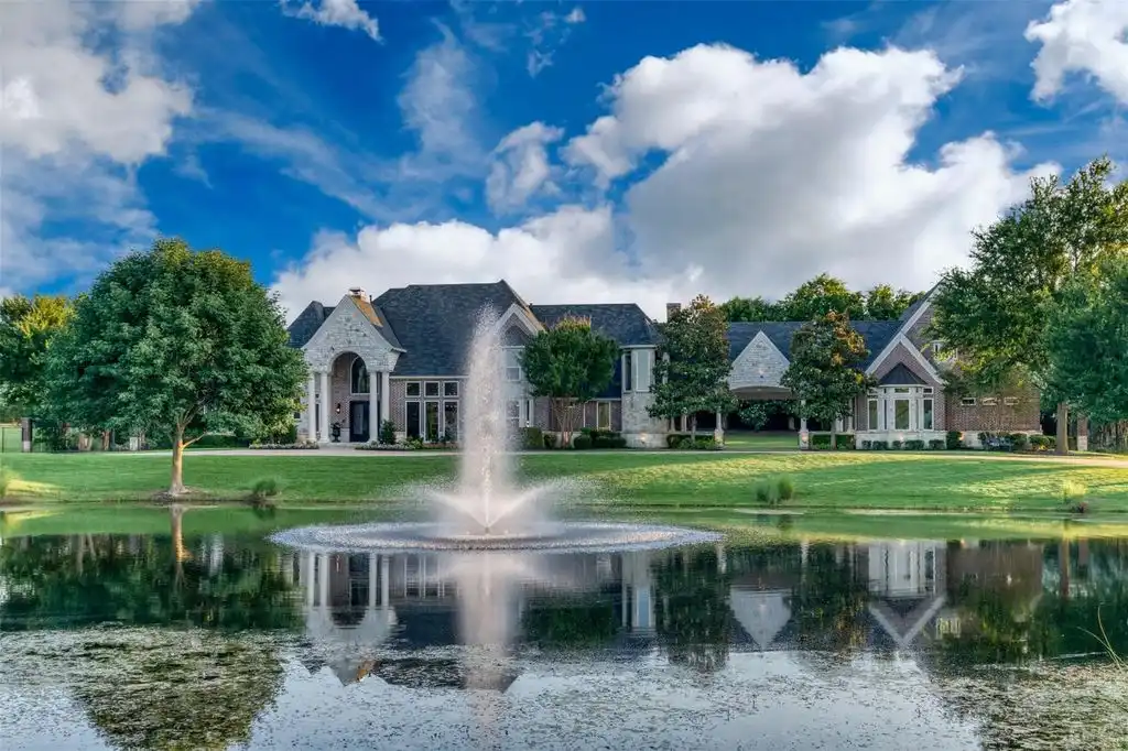 Exquisite 2. 5 acre estate in the prestigious hills of buffalo creek listed for 2695000 28